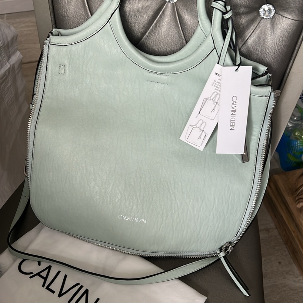 Calvin Klein- Gabrianna crossbody bag- Magnet snap - zip around turns in a tote